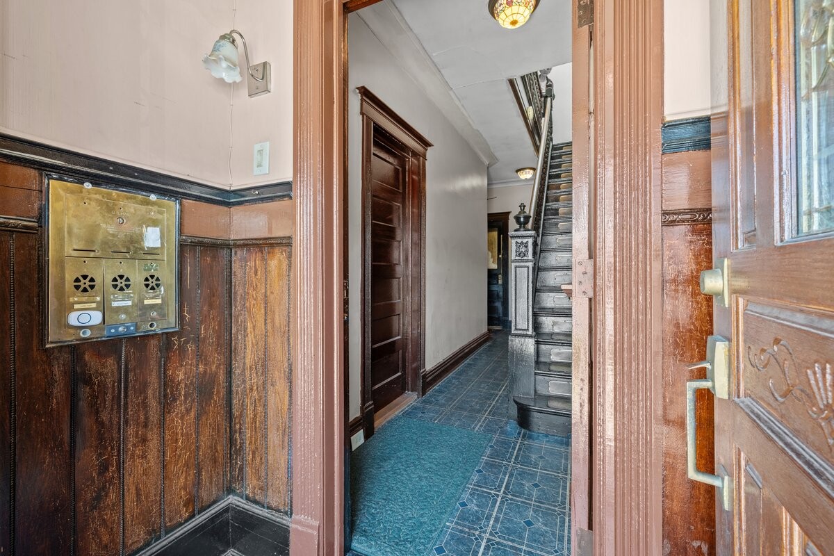 2147 SCHENECTADY Avenue