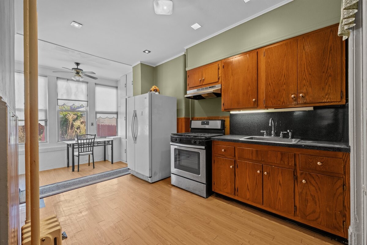 2147 SCHENECTADY Avenue