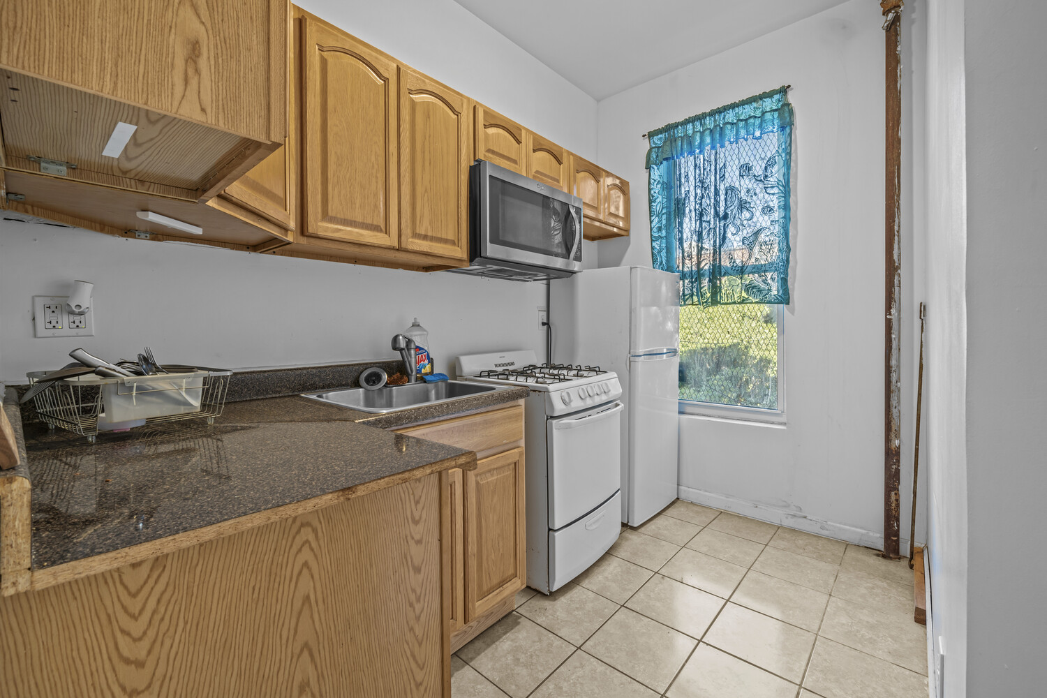 593 BAINBRIDGE Street