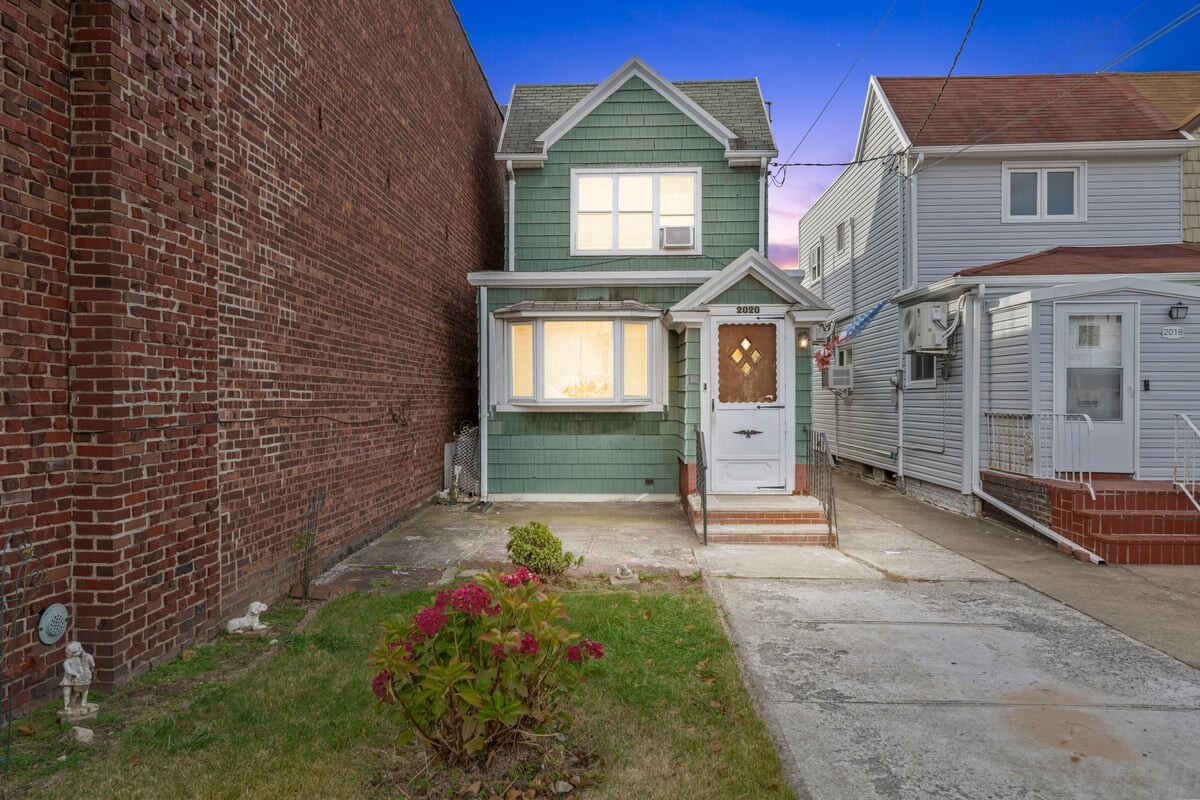 2020 E 38TH Street