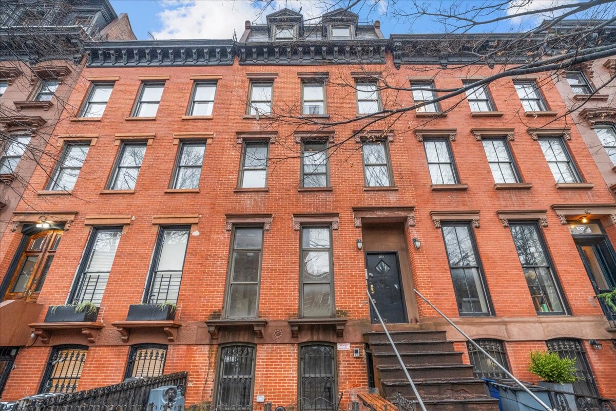 135 ST JAMES Place HSE