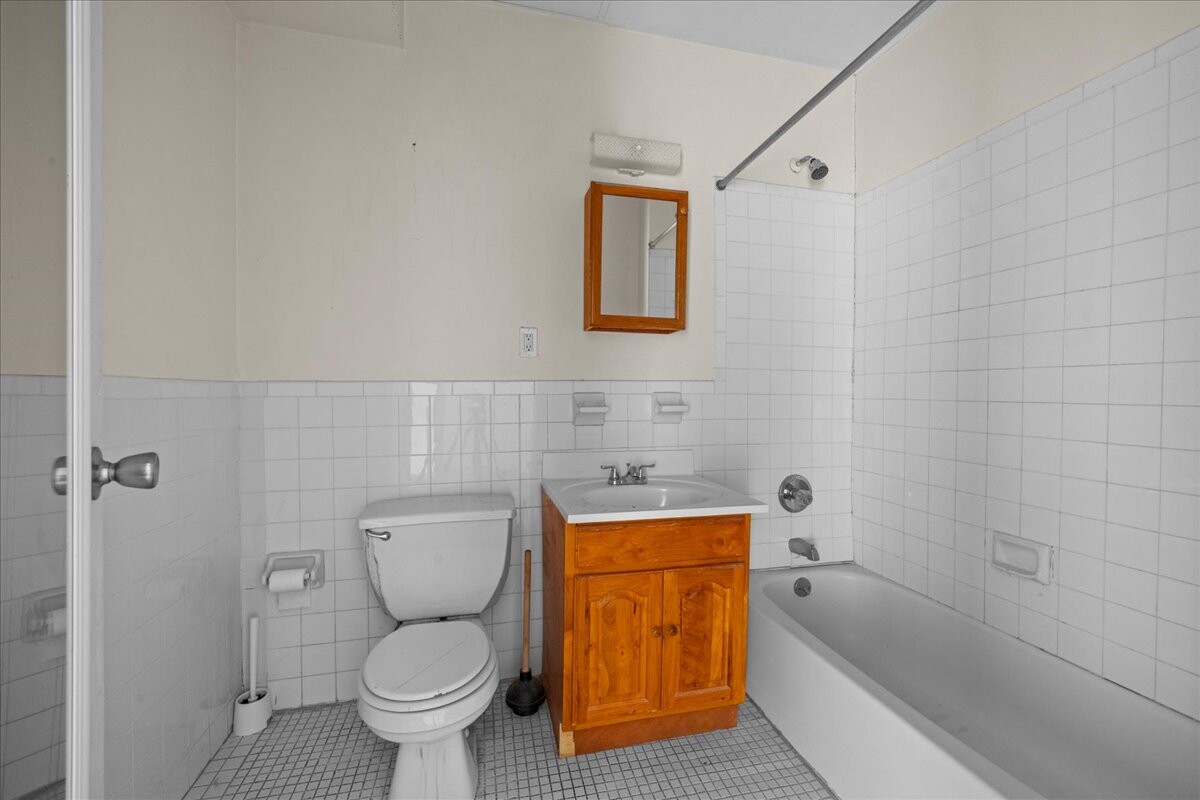 135 ST JAMES Place HSE