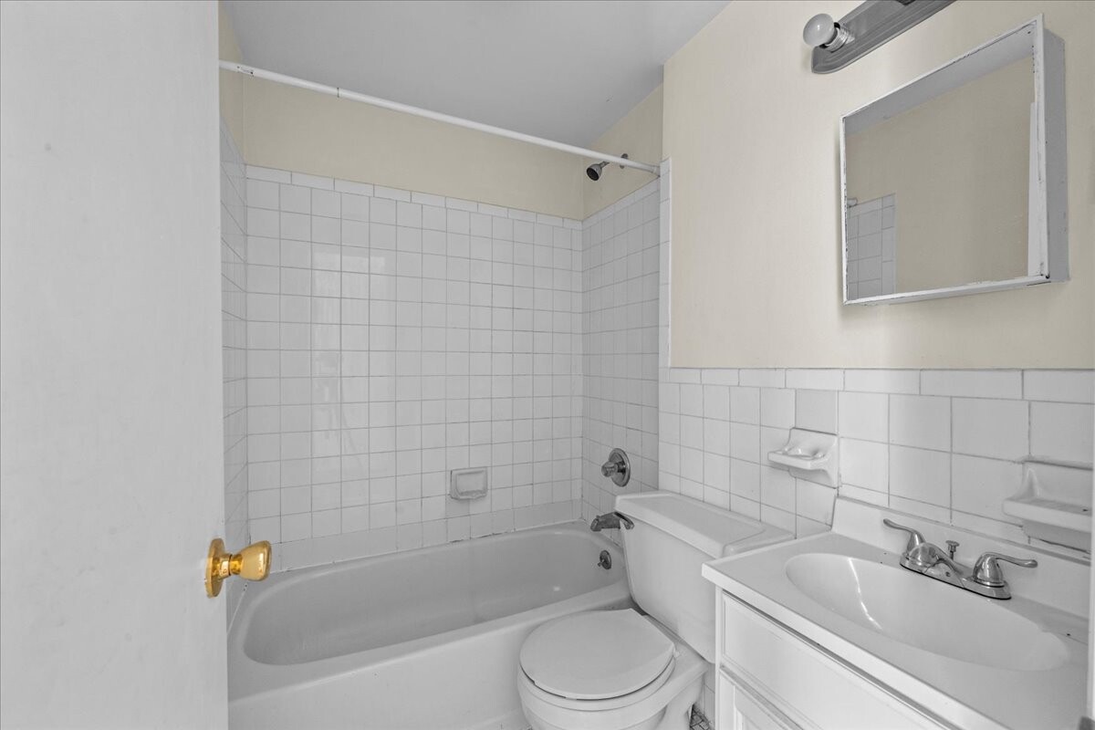 135 ST JAMES Place HSE