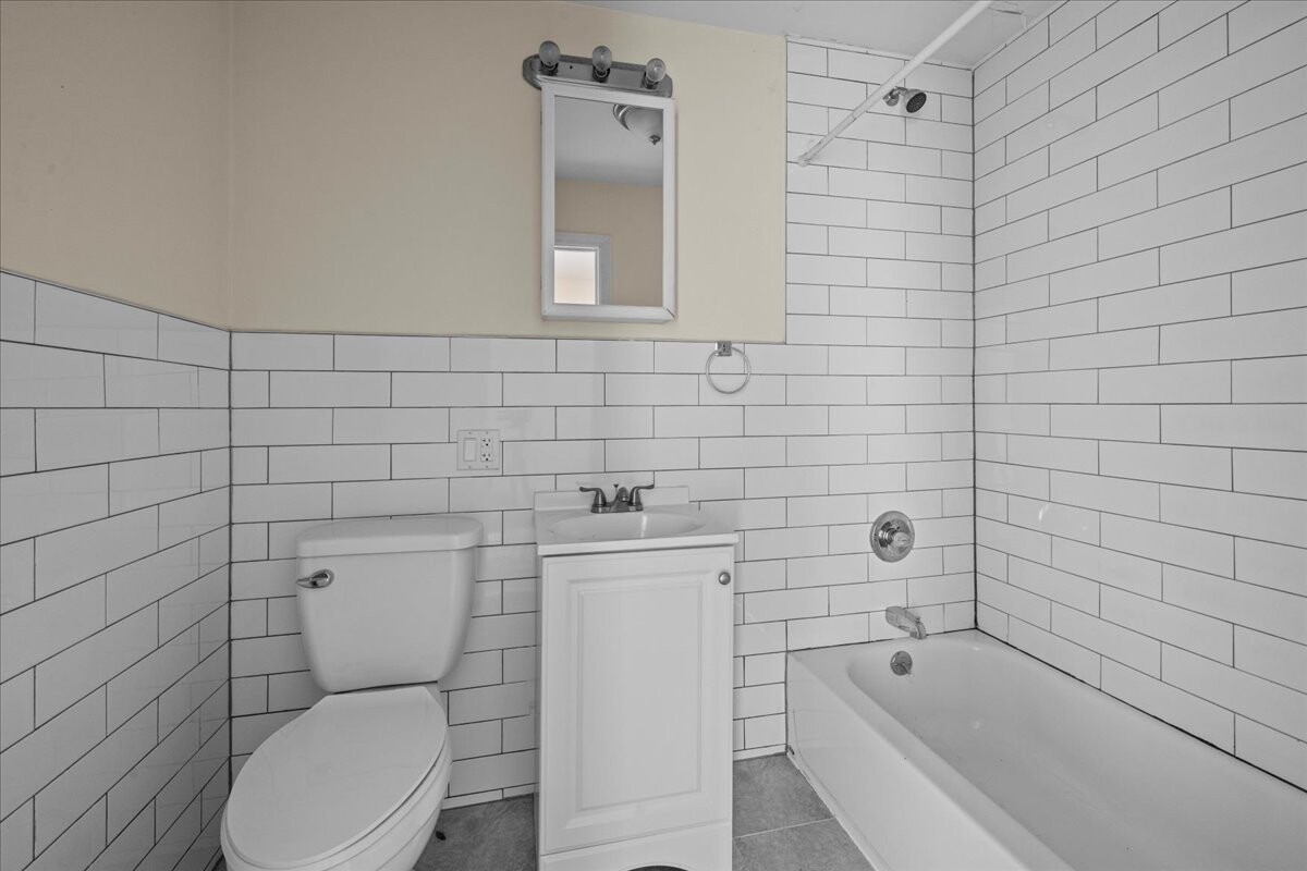 135 ST JAMES Place HSE