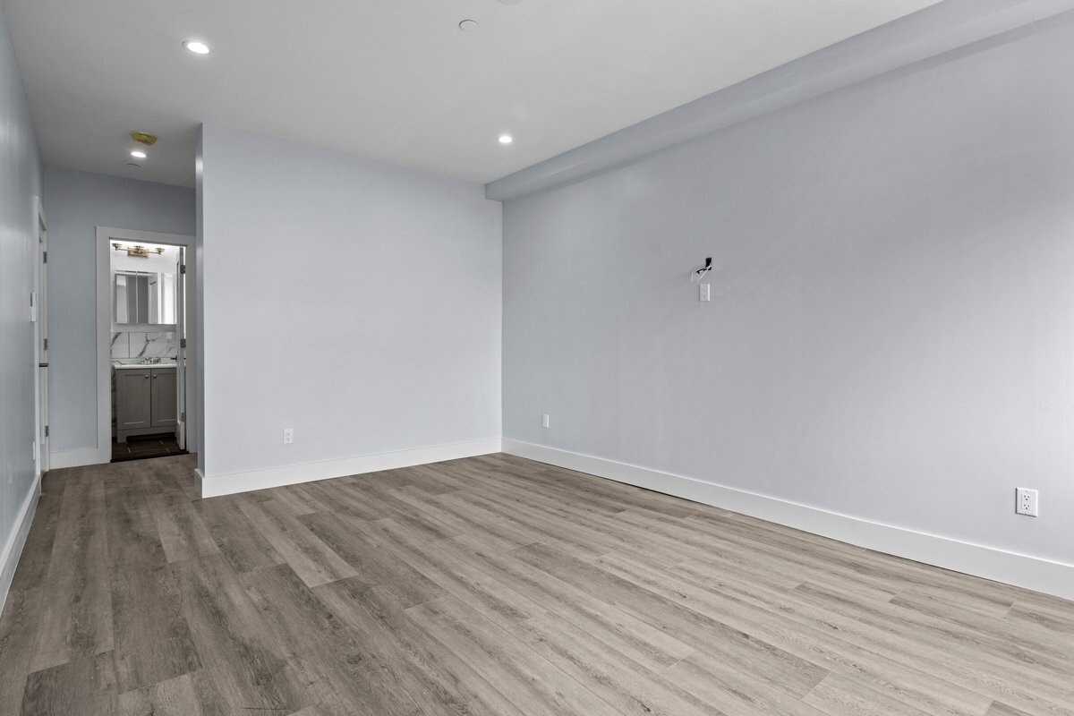 234 NORWOOD Avenue 3B