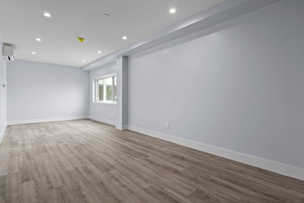 234 NORWOOD Avenue 3B