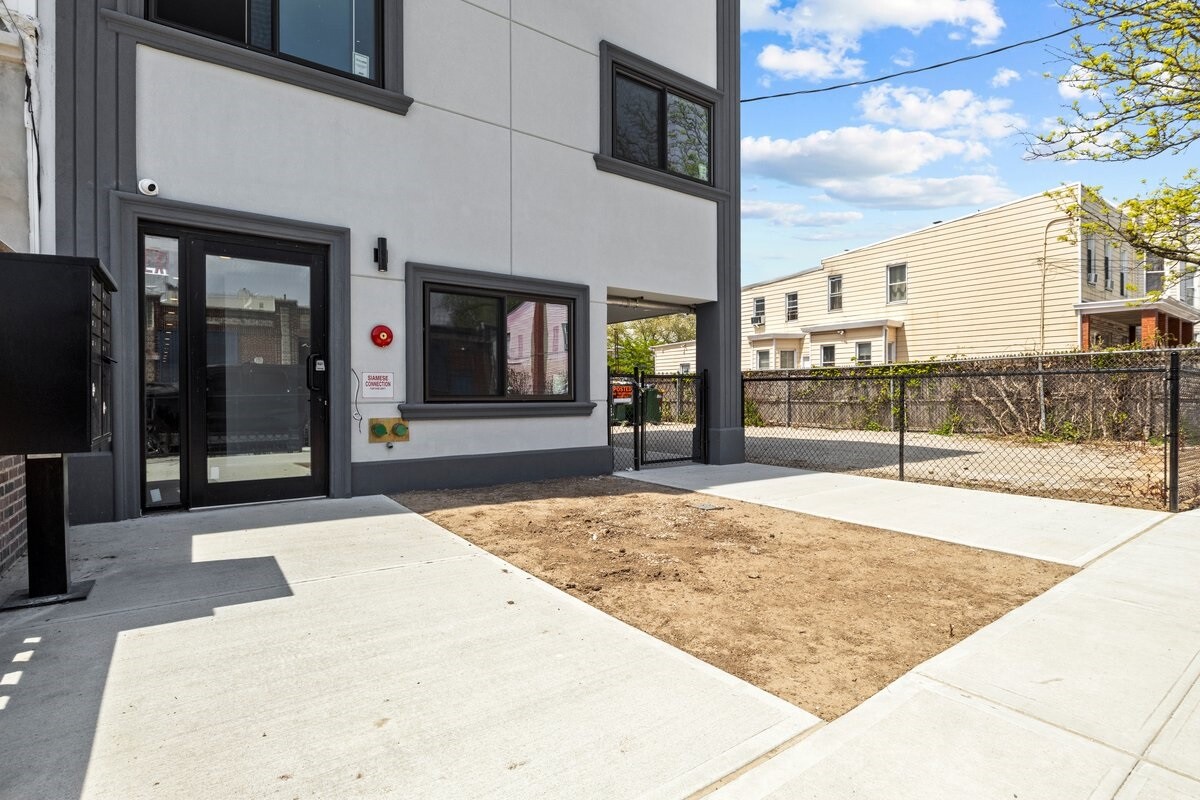 234 NORWOOD Avenue 3B