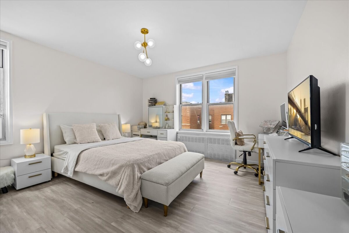 759 E 10TH Street 7H