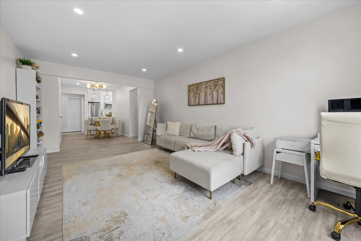 759 E 10TH Street 7H