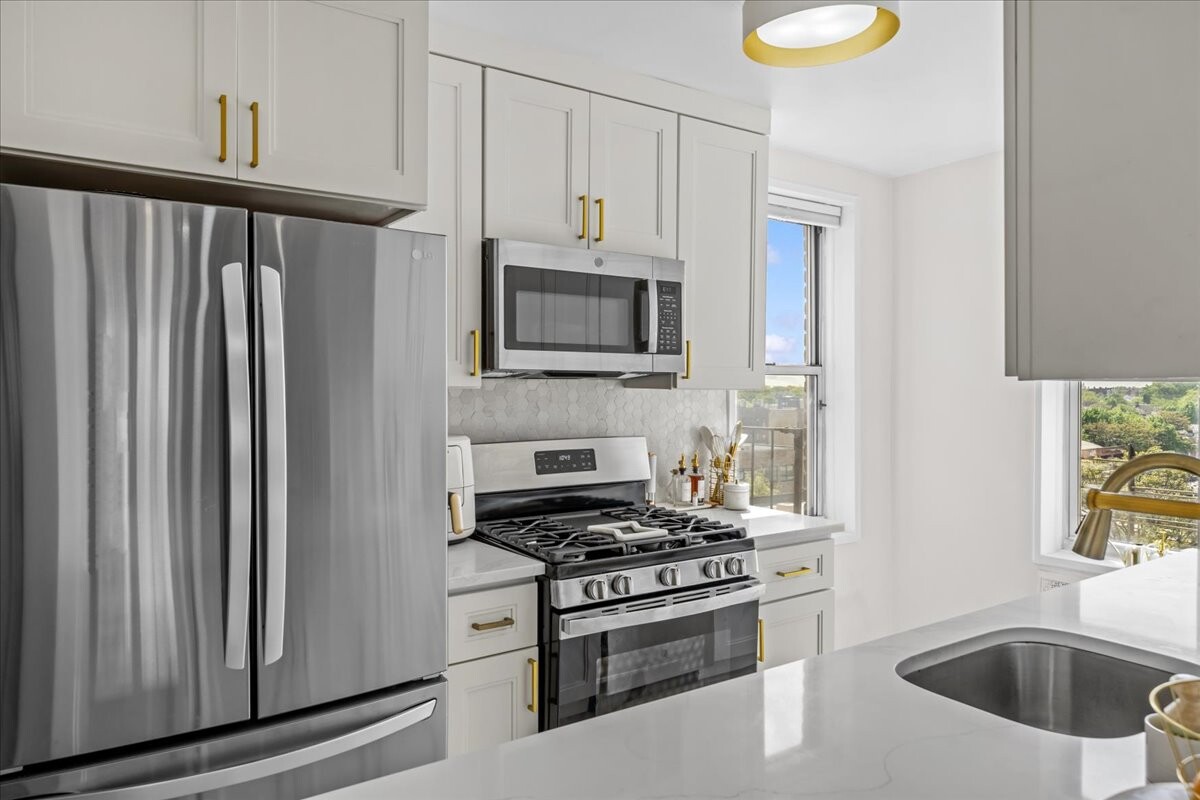 759 E 10TH Street 7H