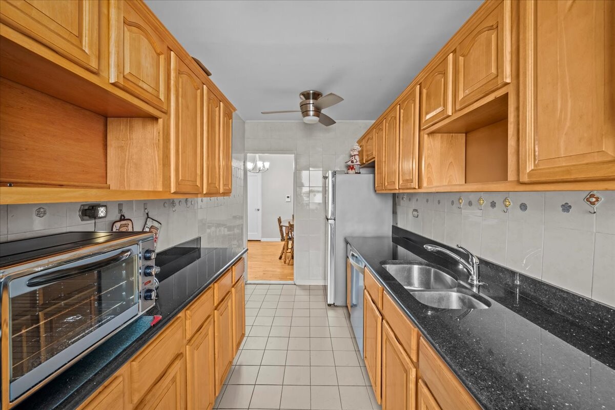 2270 PLUMB 1ST Street 1B