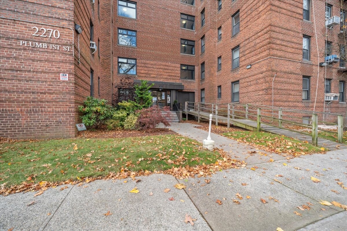 2270 PLUMB 1ST Street 1B