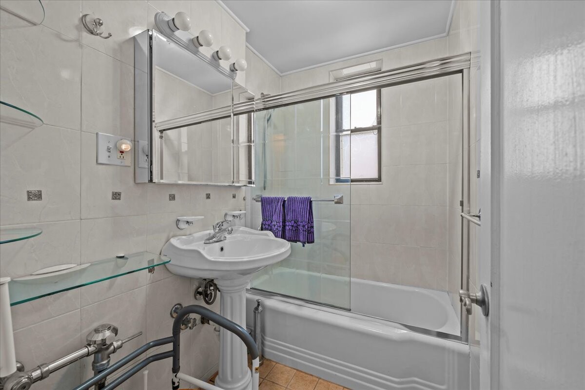 2270 PLUMB 1ST Street 1B