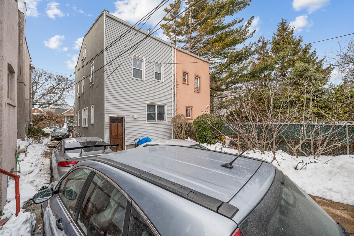 2143 SCHENECTADY Avenue