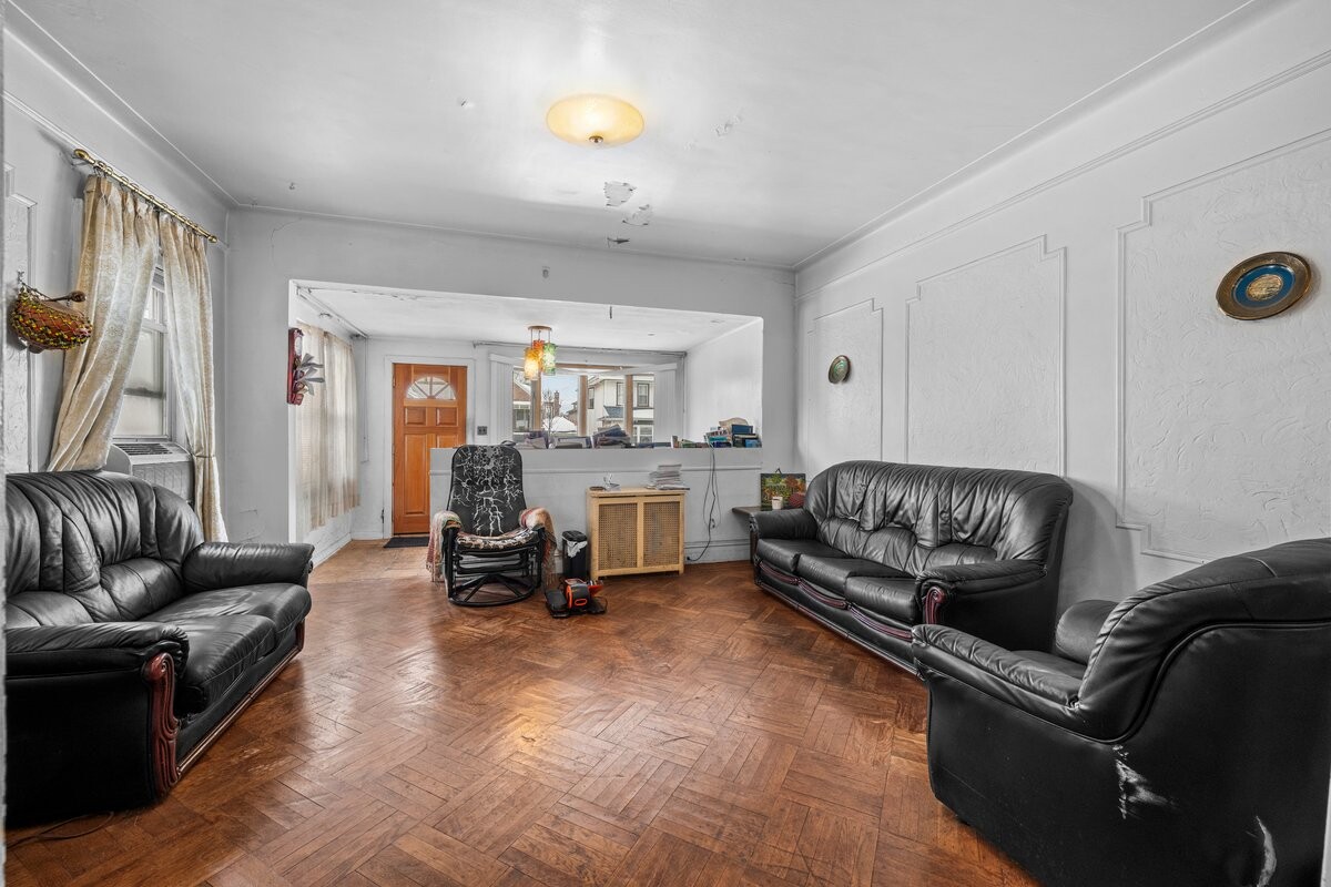 2143 SCHENECTADY Avenue