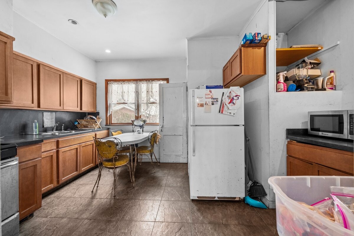 2143 SCHENECTADY Avenue