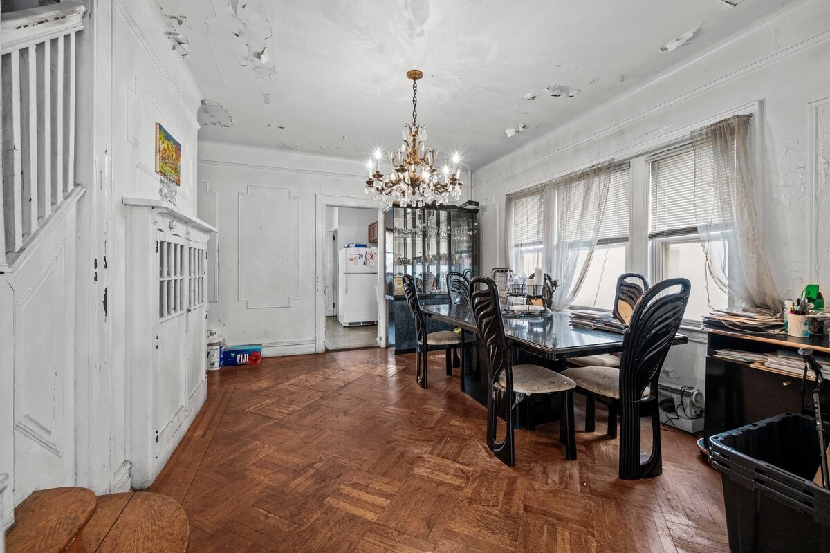 2143 SCHENECTADY Avenue