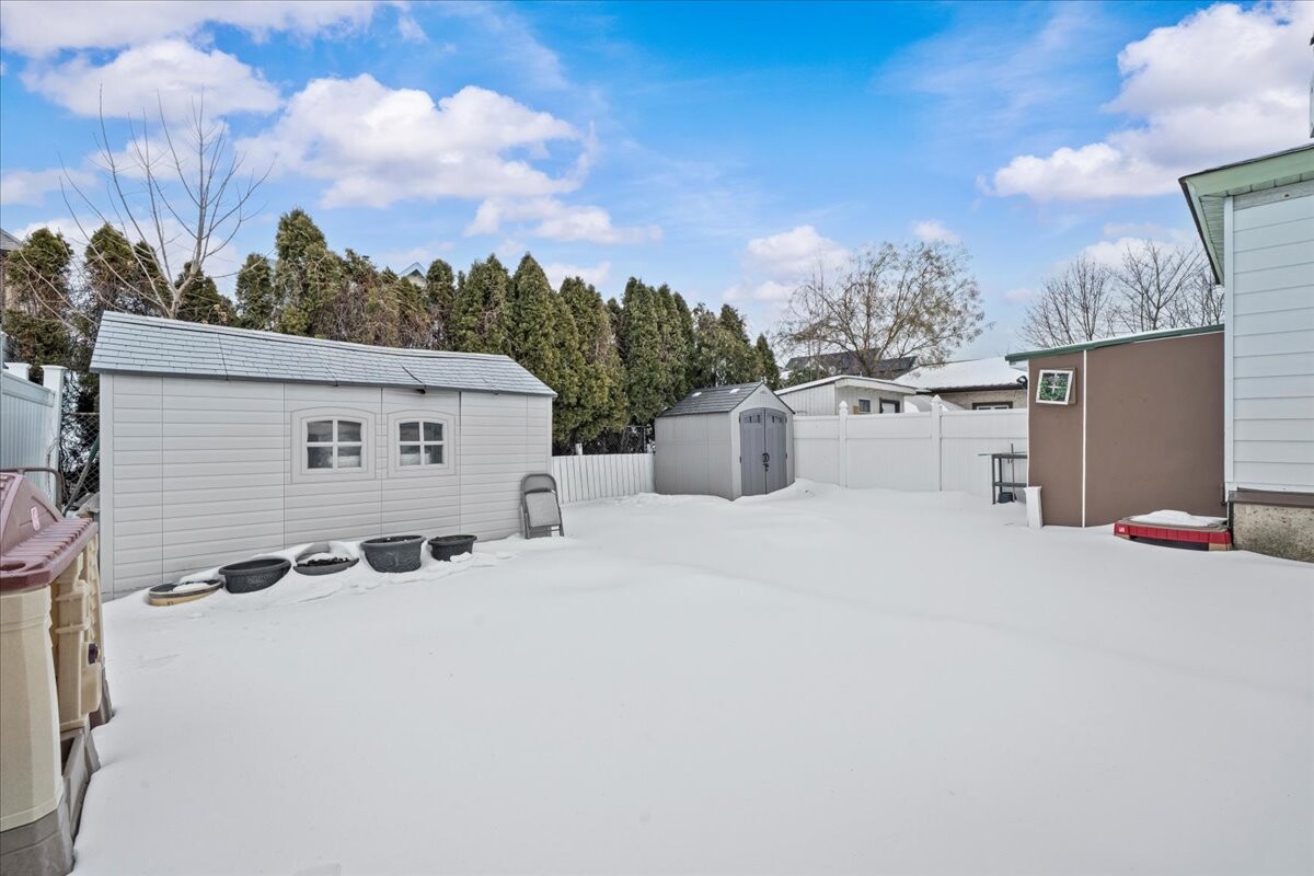 33 DELAWARE Avenue
