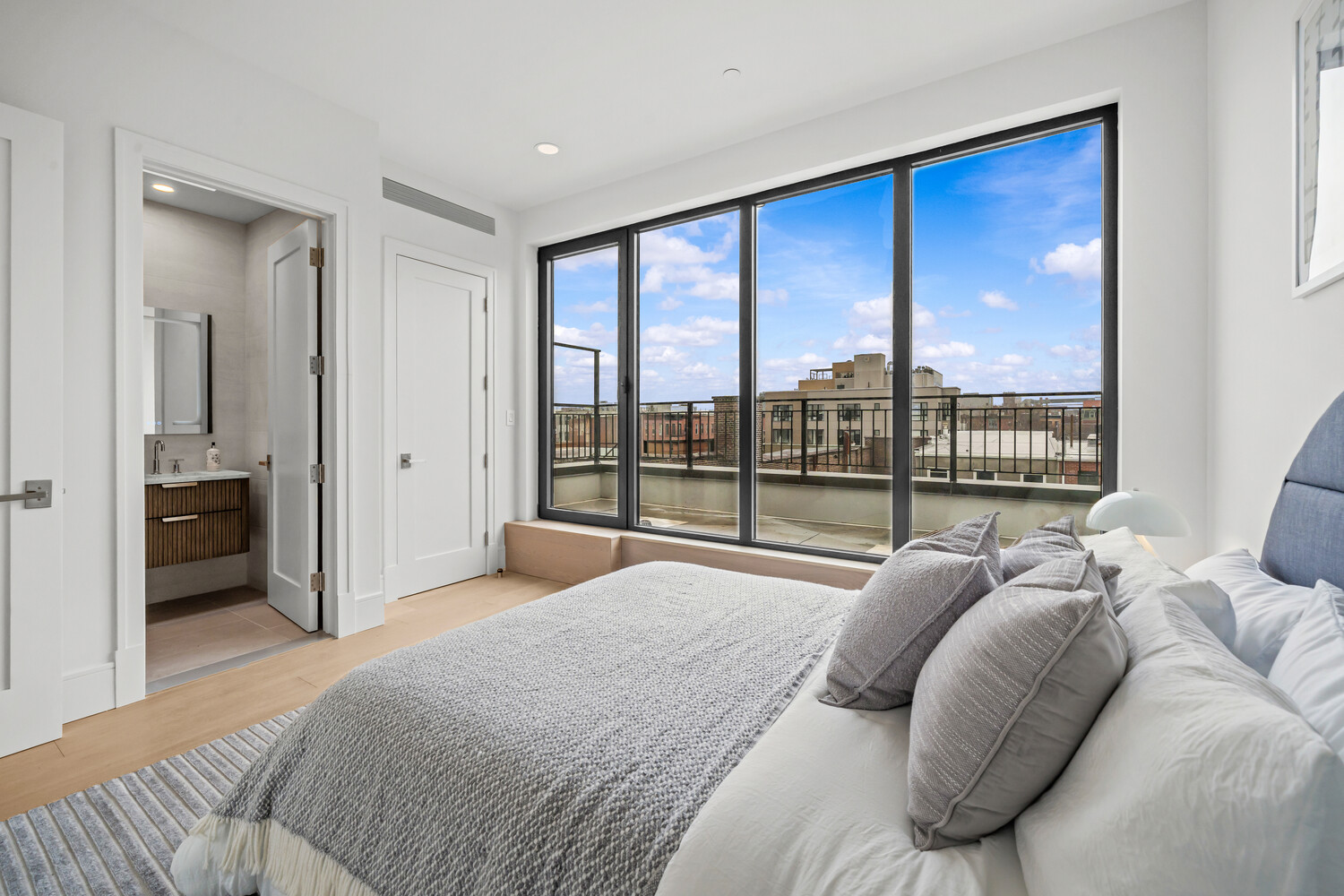 118 MADISON Street 4