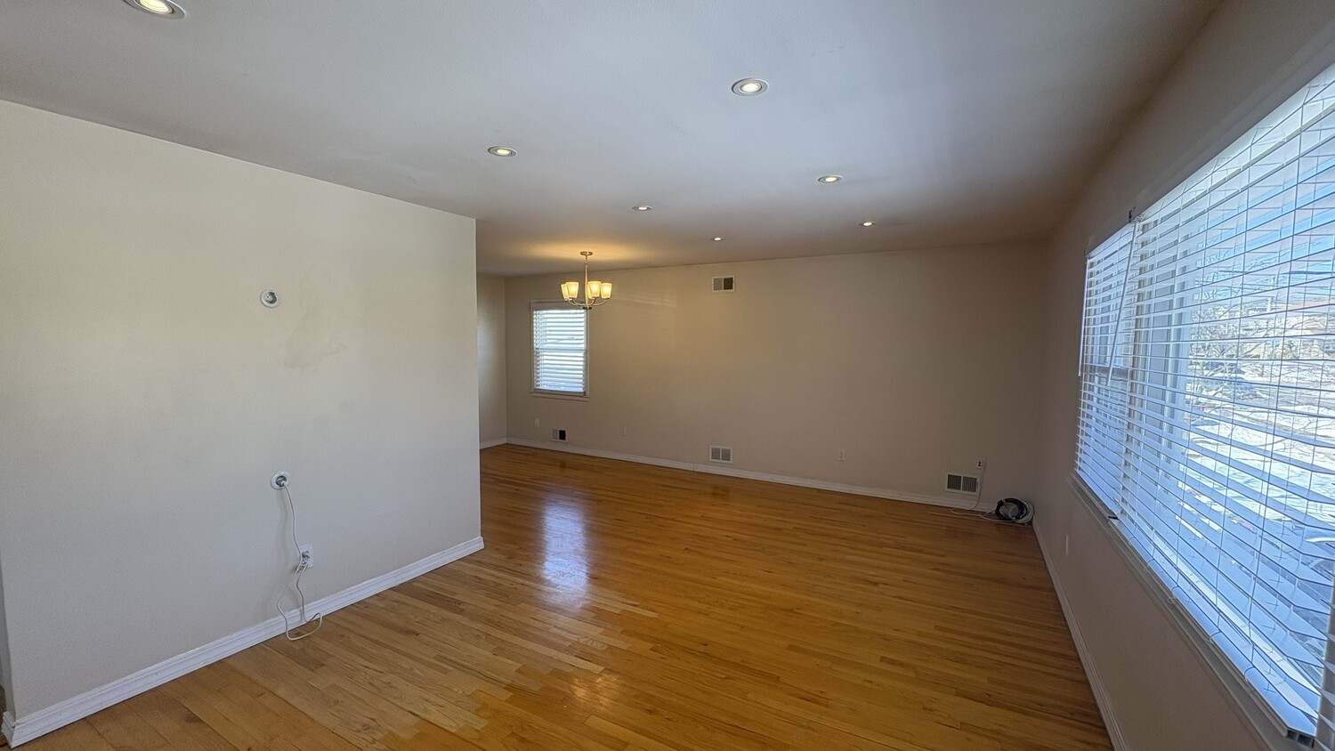 86 NOTRE DAME Avenue 2