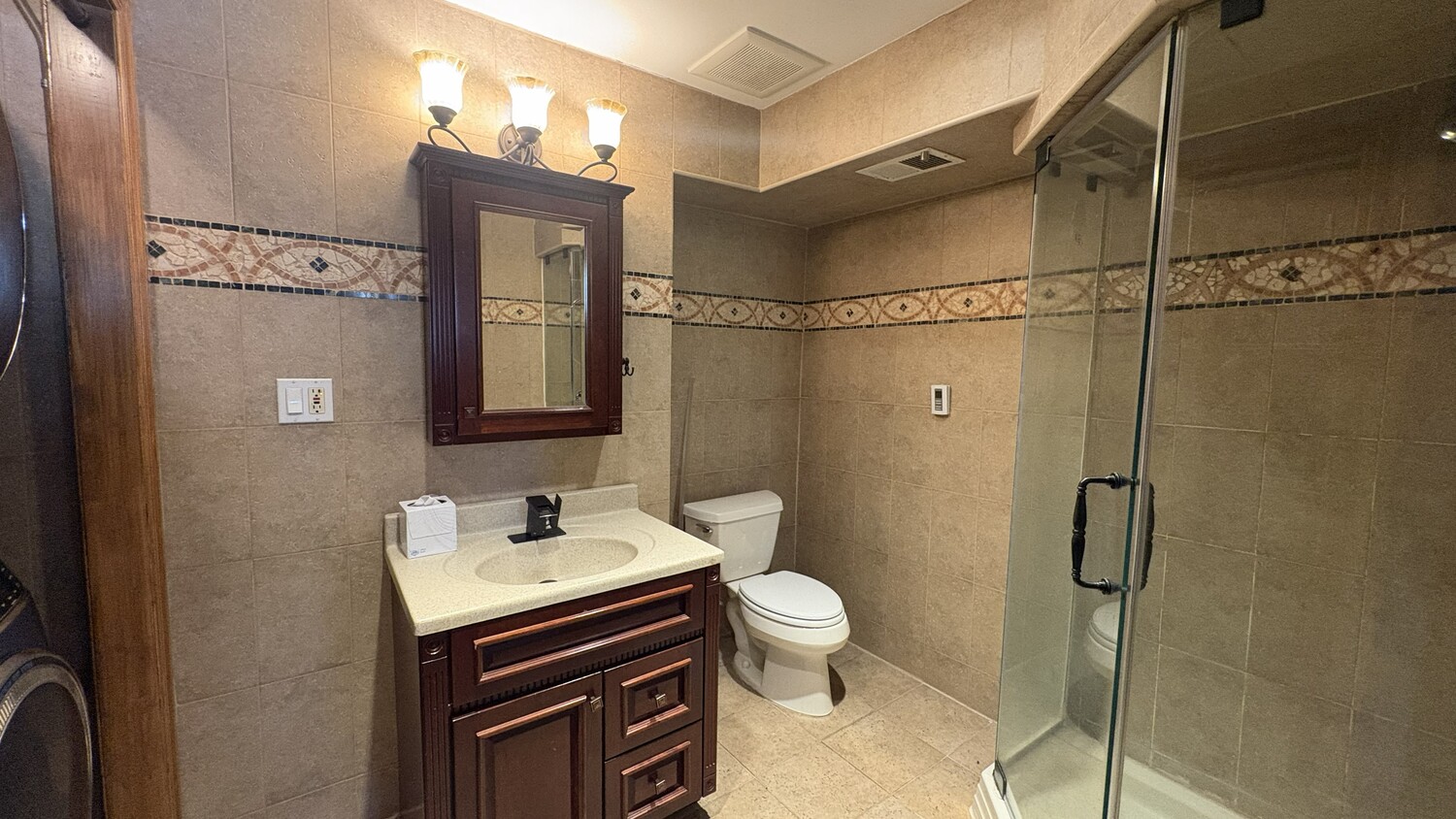 86 NOTRE DAME Avenue 2