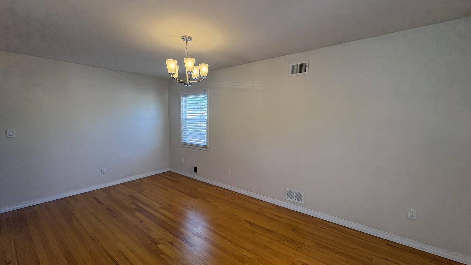 86 NOTRE DAME Avenue 2