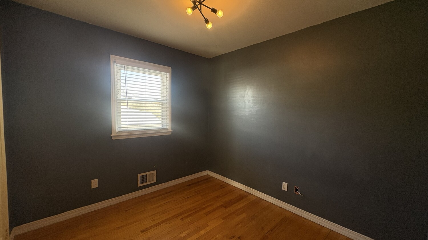 86 NOTRE DAME Avenue 2