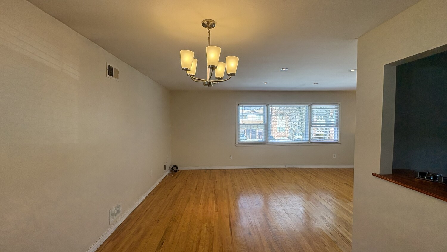 86 NOTRE DAME Avenue 2