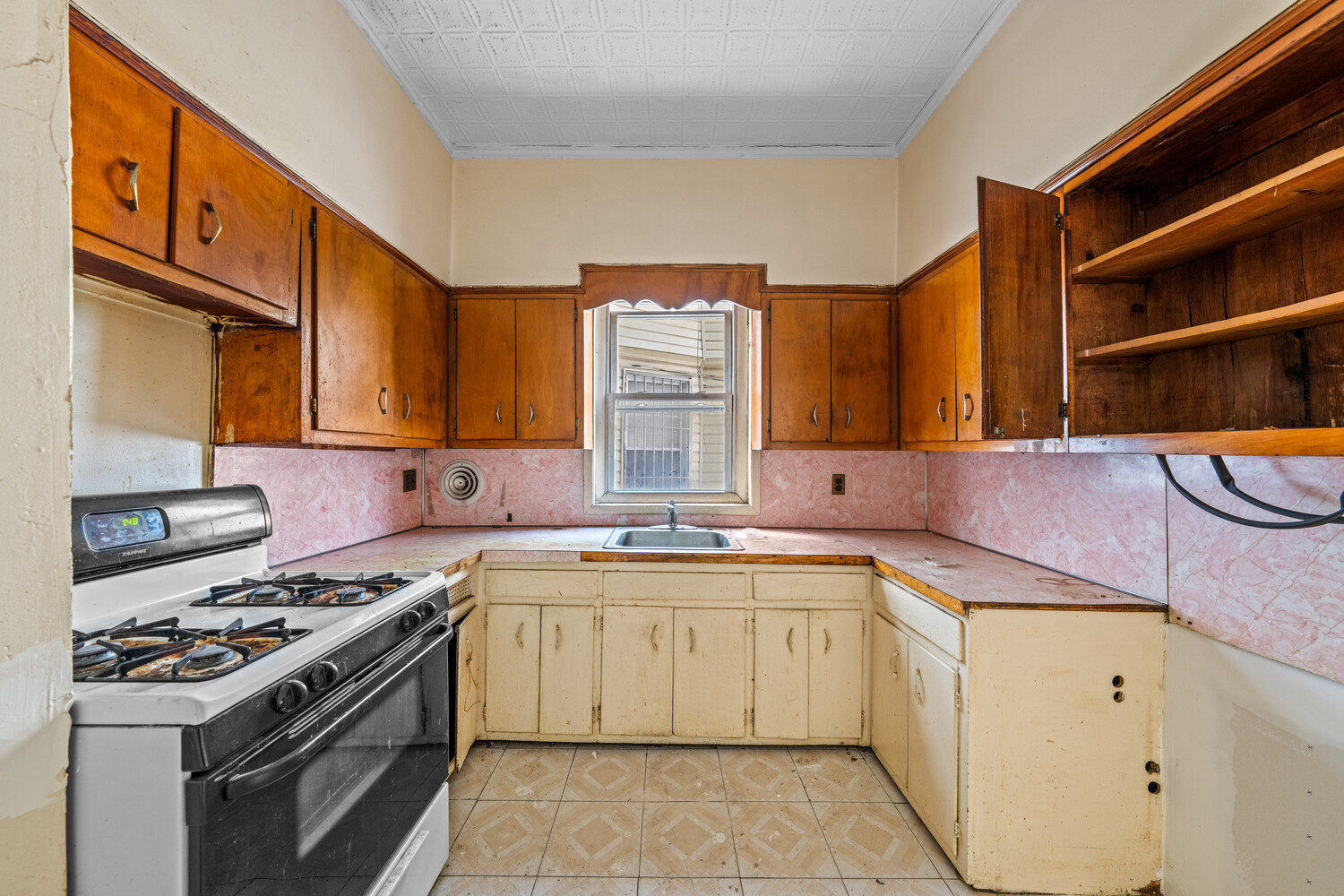 825 E 13TH Street