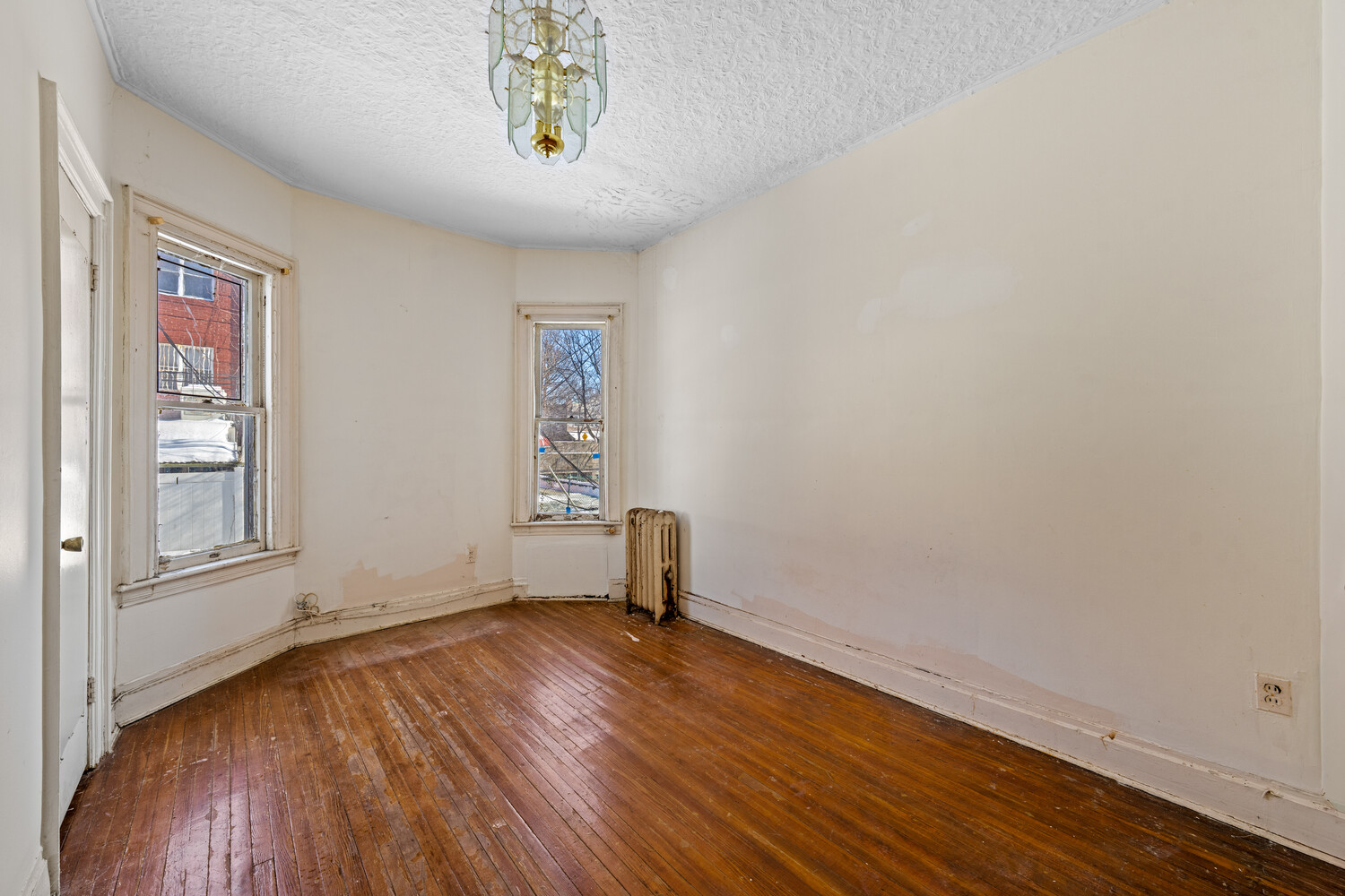 825 E 13TH Street