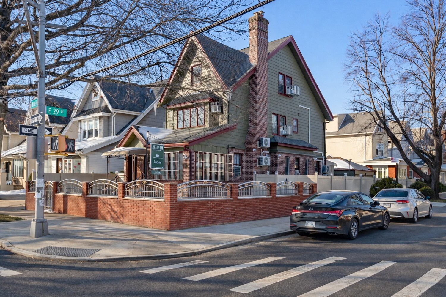 2821 AVE N