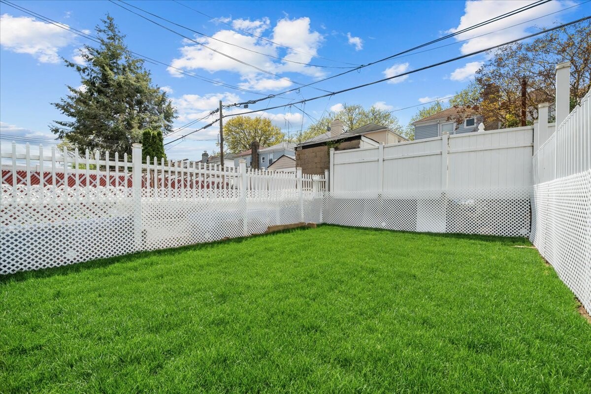 1728 E 33RD Street