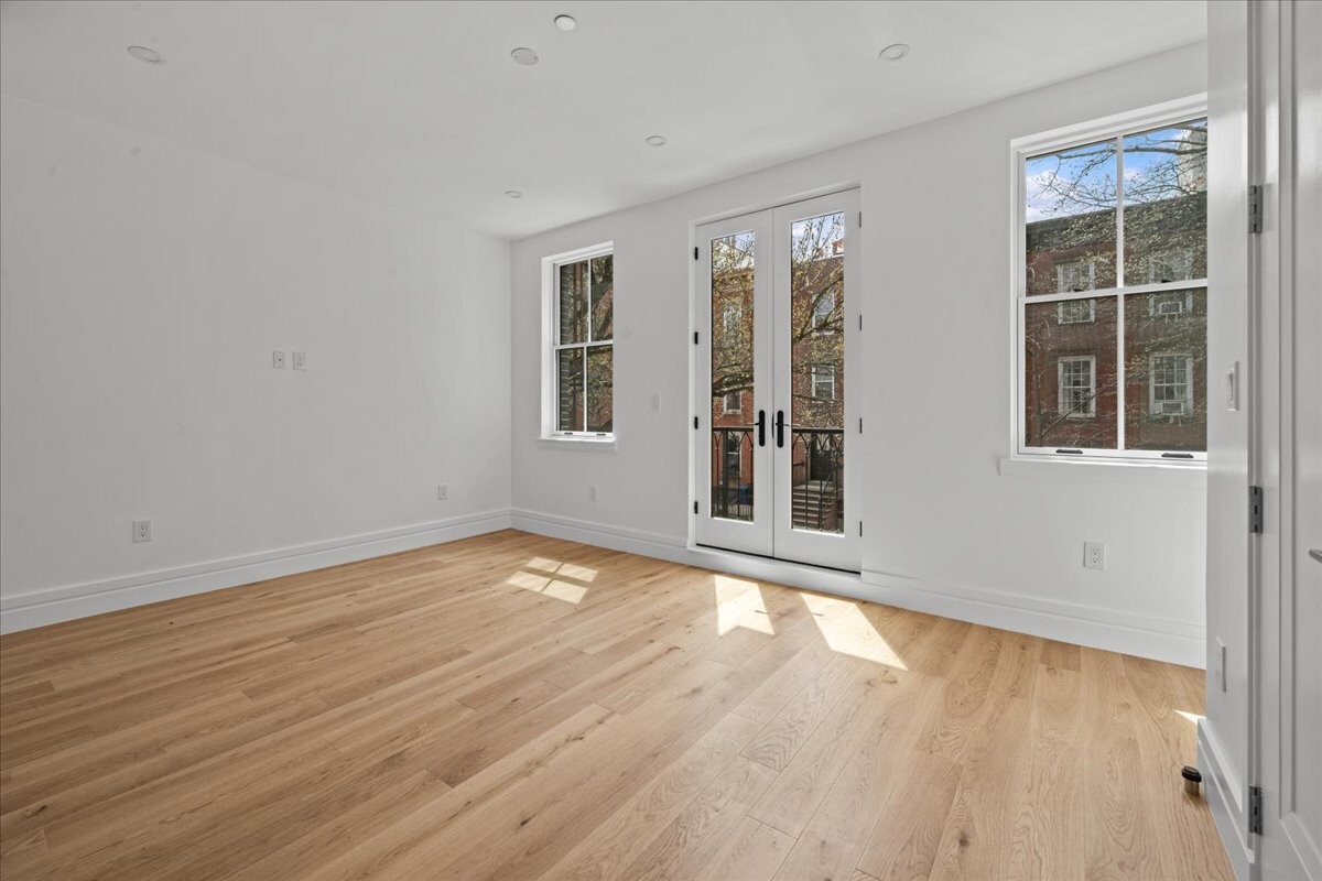 147 LUQUER Street 1
