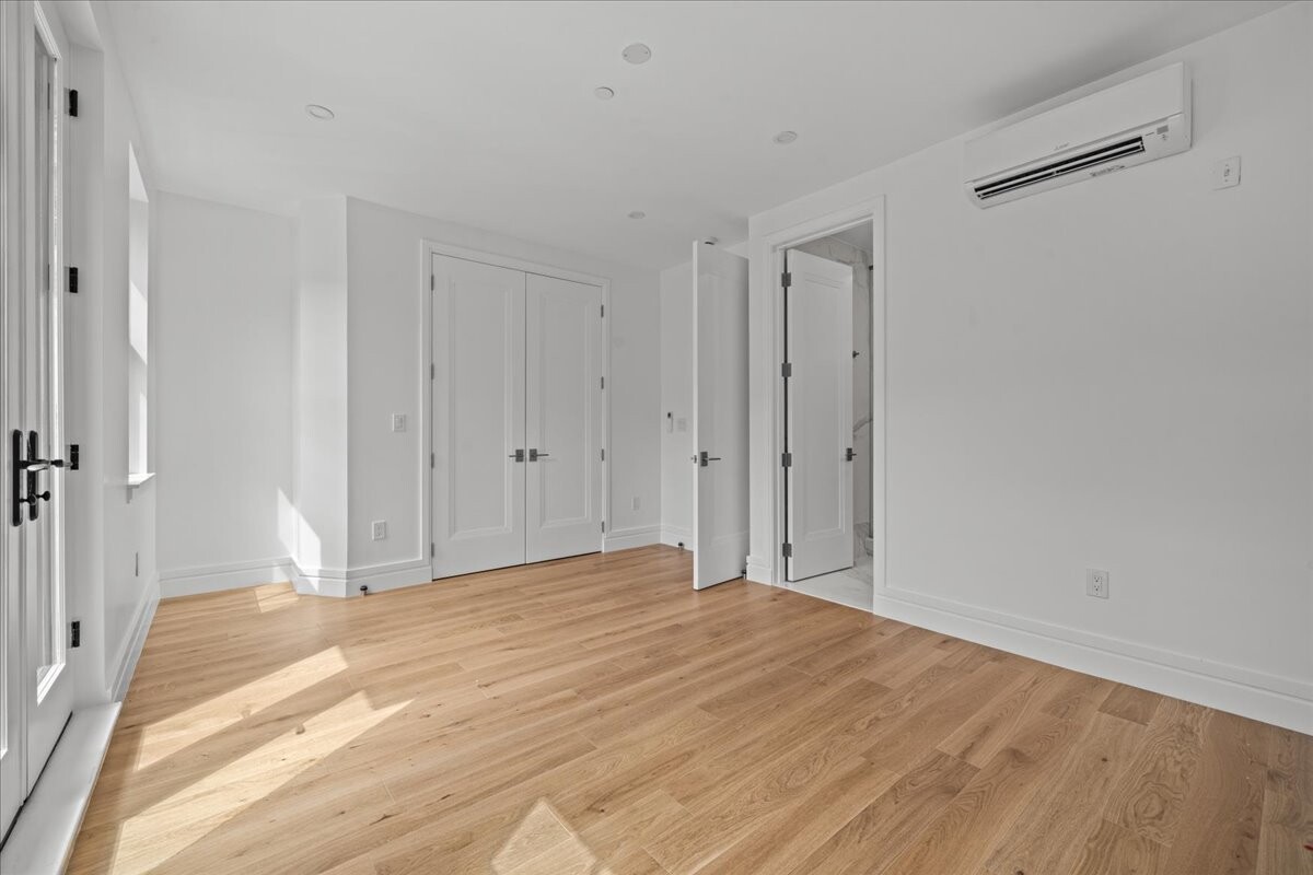 147 LUQUER Street 1