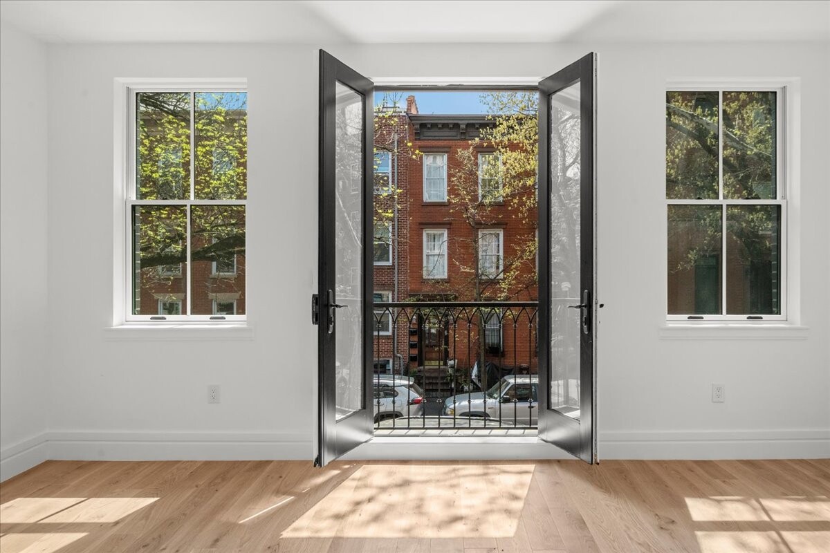 147 LUQUER Street 1