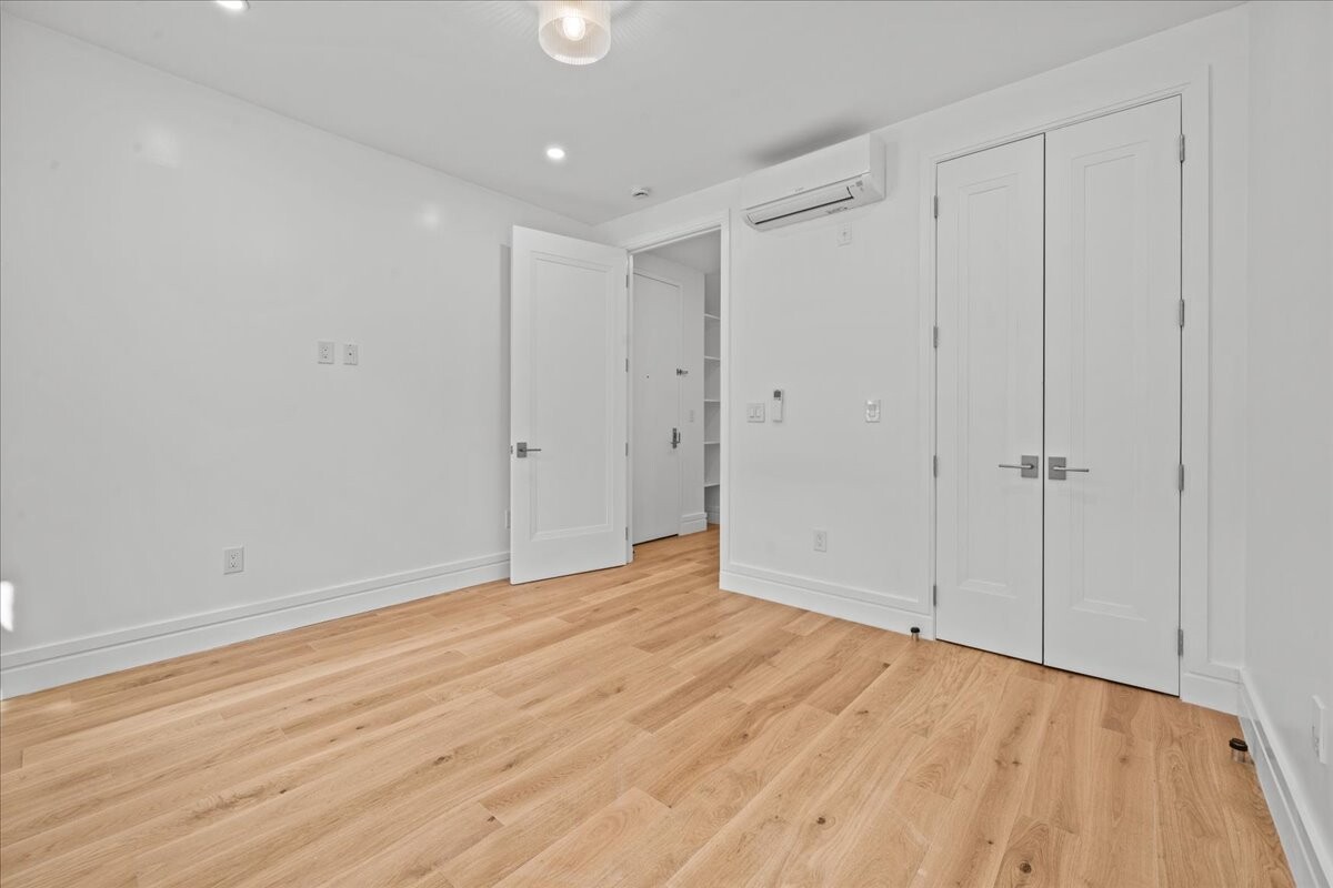 147 LUQUER Street 1