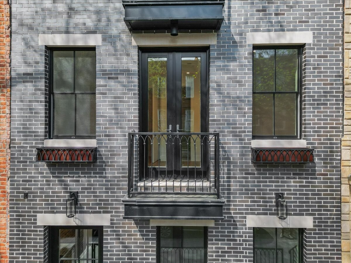 147 LUQUER Street 1