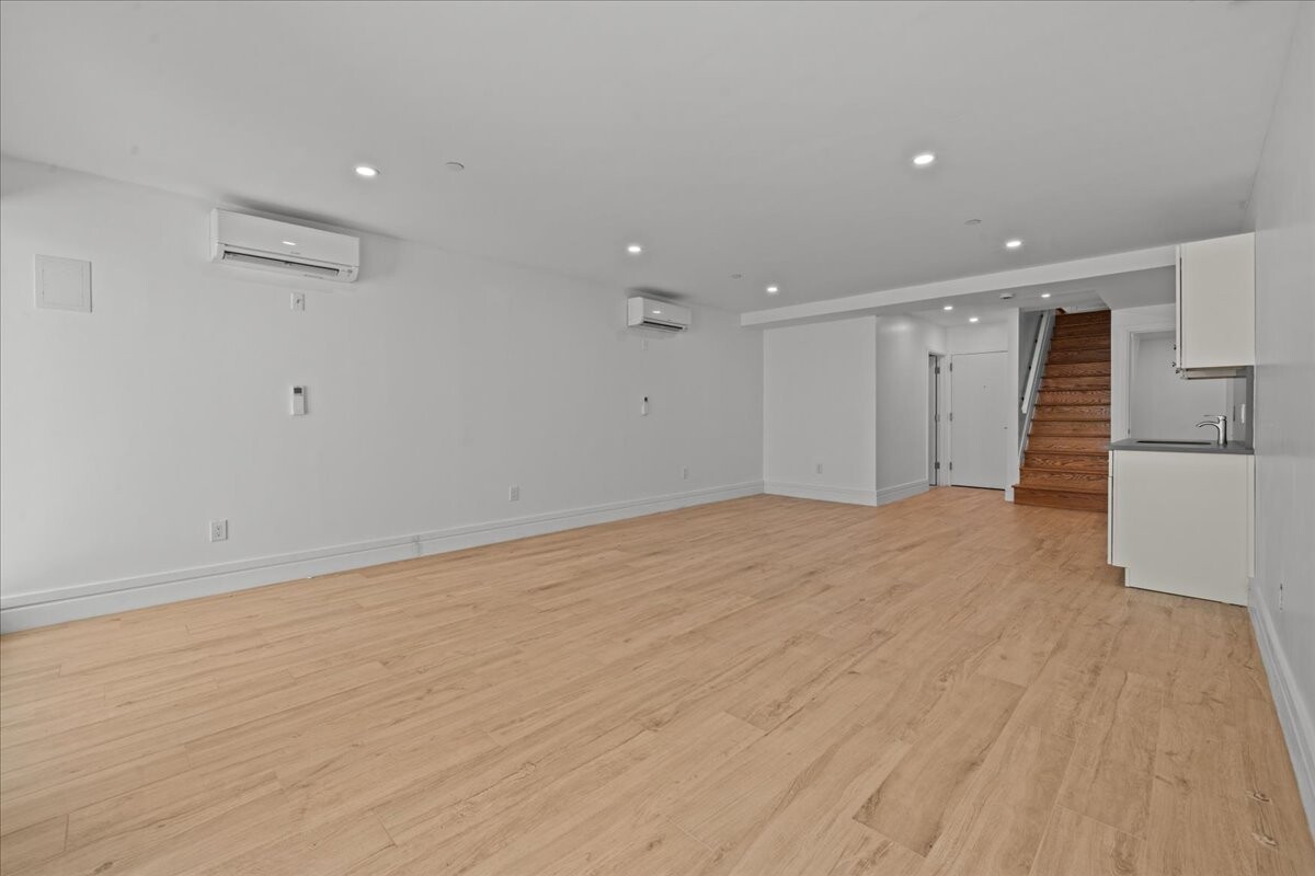 147 LUQUER Street 1