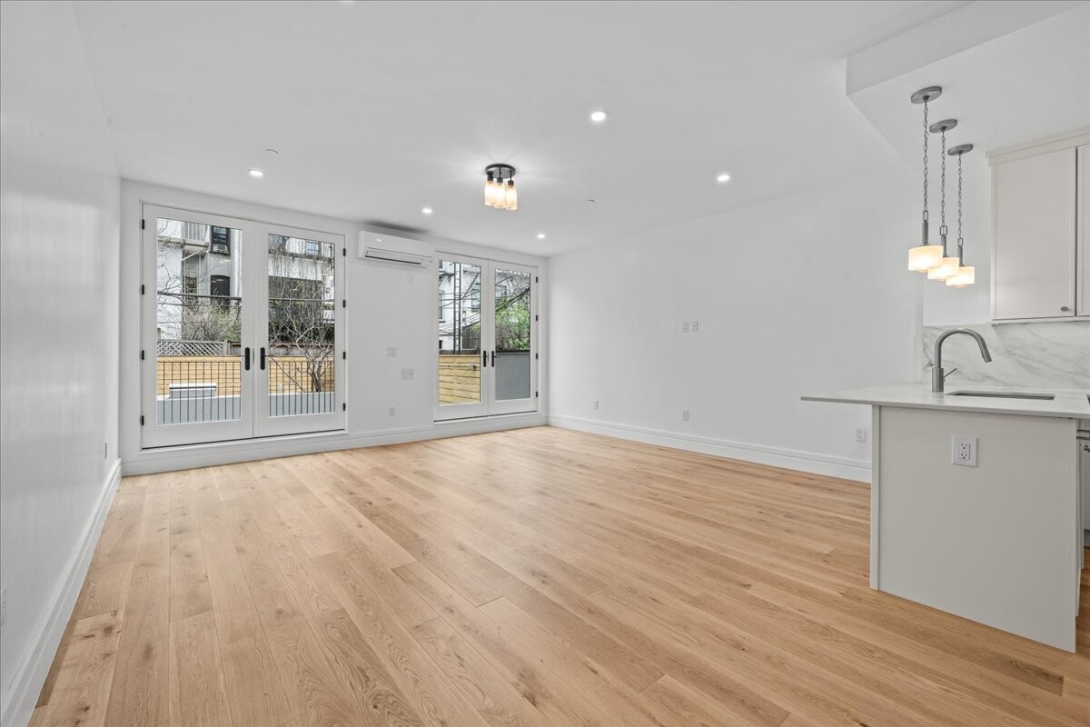 147 LUQUER Street 1
