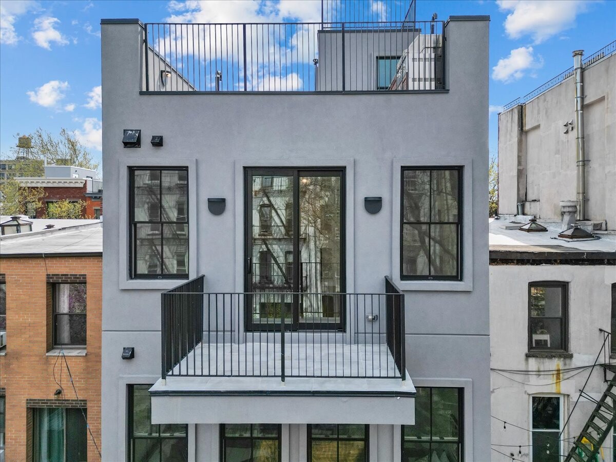 147 LUQUER Street 3