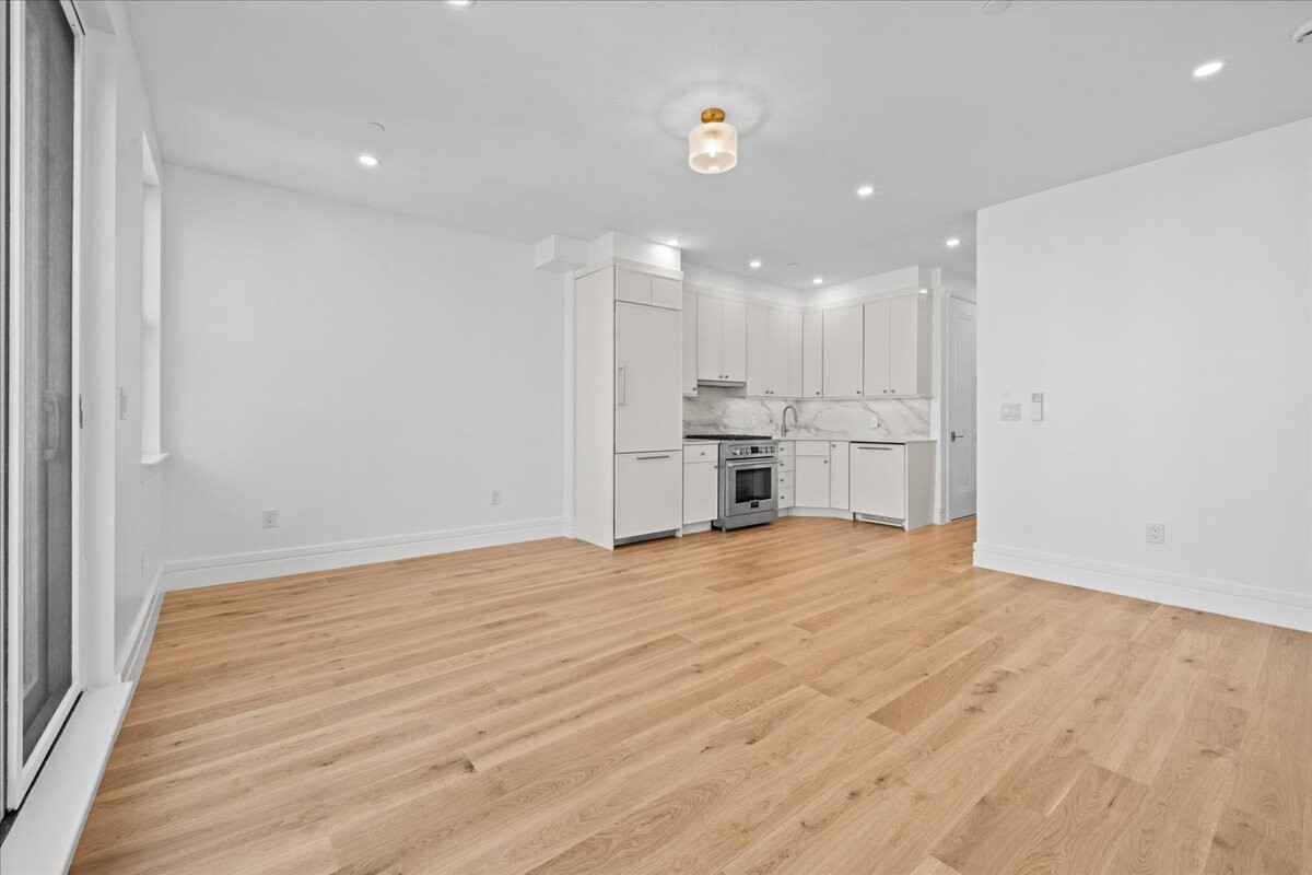 147 LUQUER Street 3