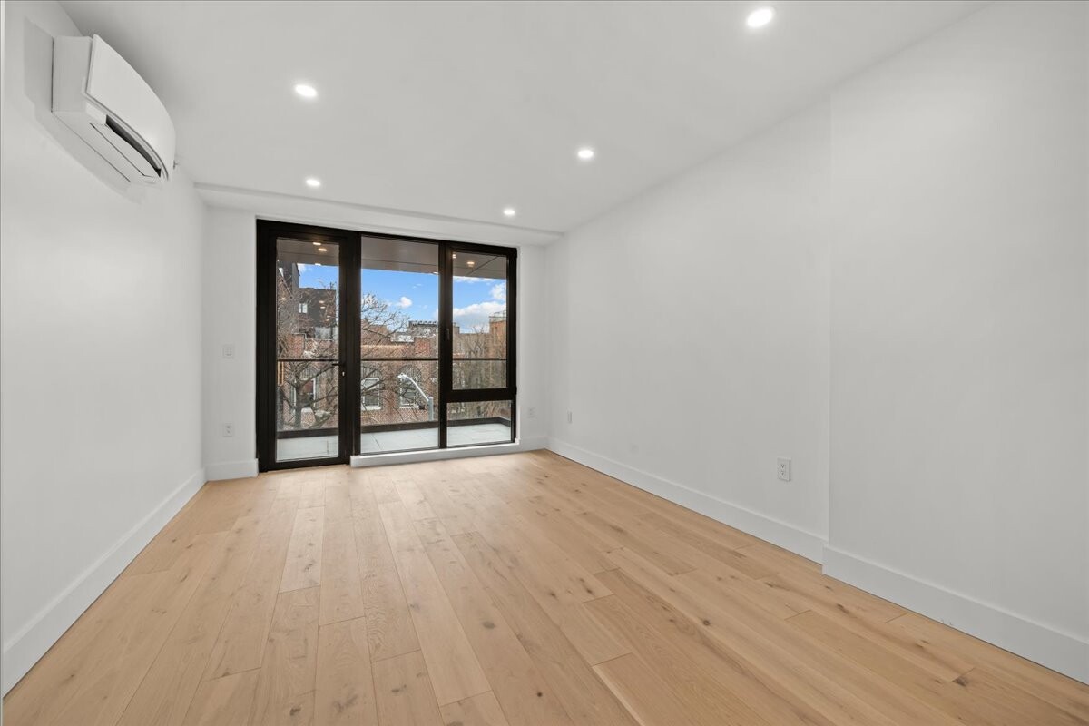 107 SCHAEFER Street 4C