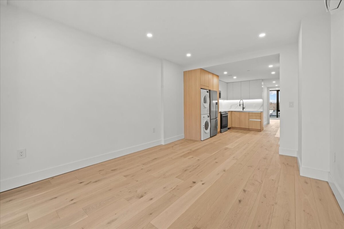 107 SCHAEFER Street 4C