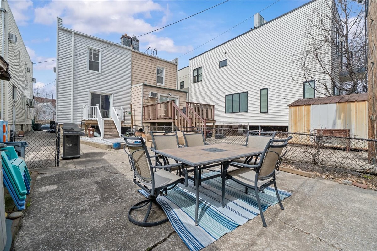 961 DAHILL Road