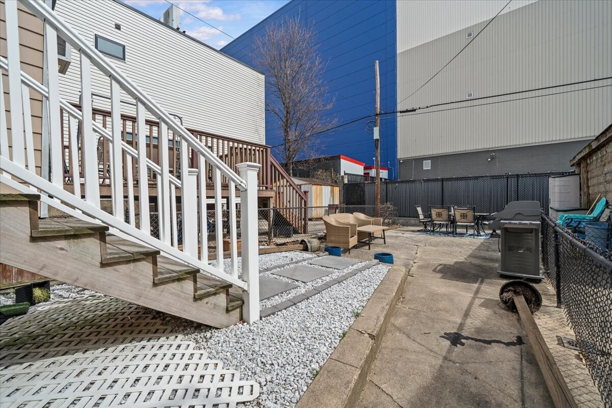 961 DAHILL Road