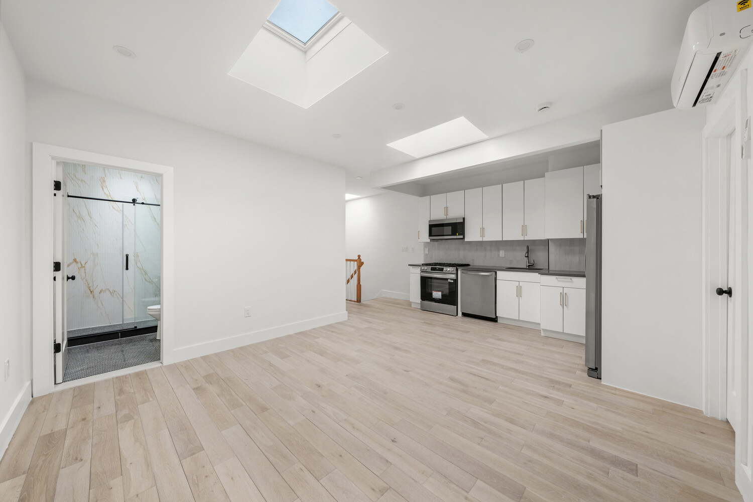 355 E 51ST Street