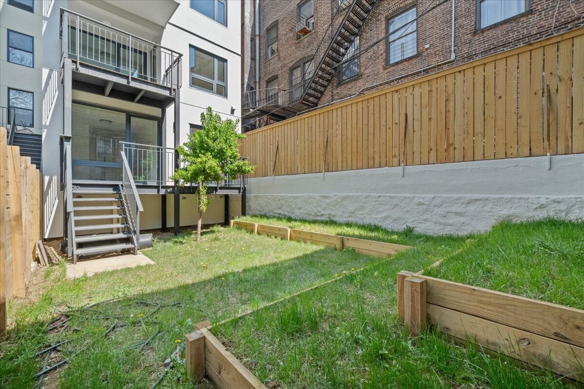 118 MADISON Street 1