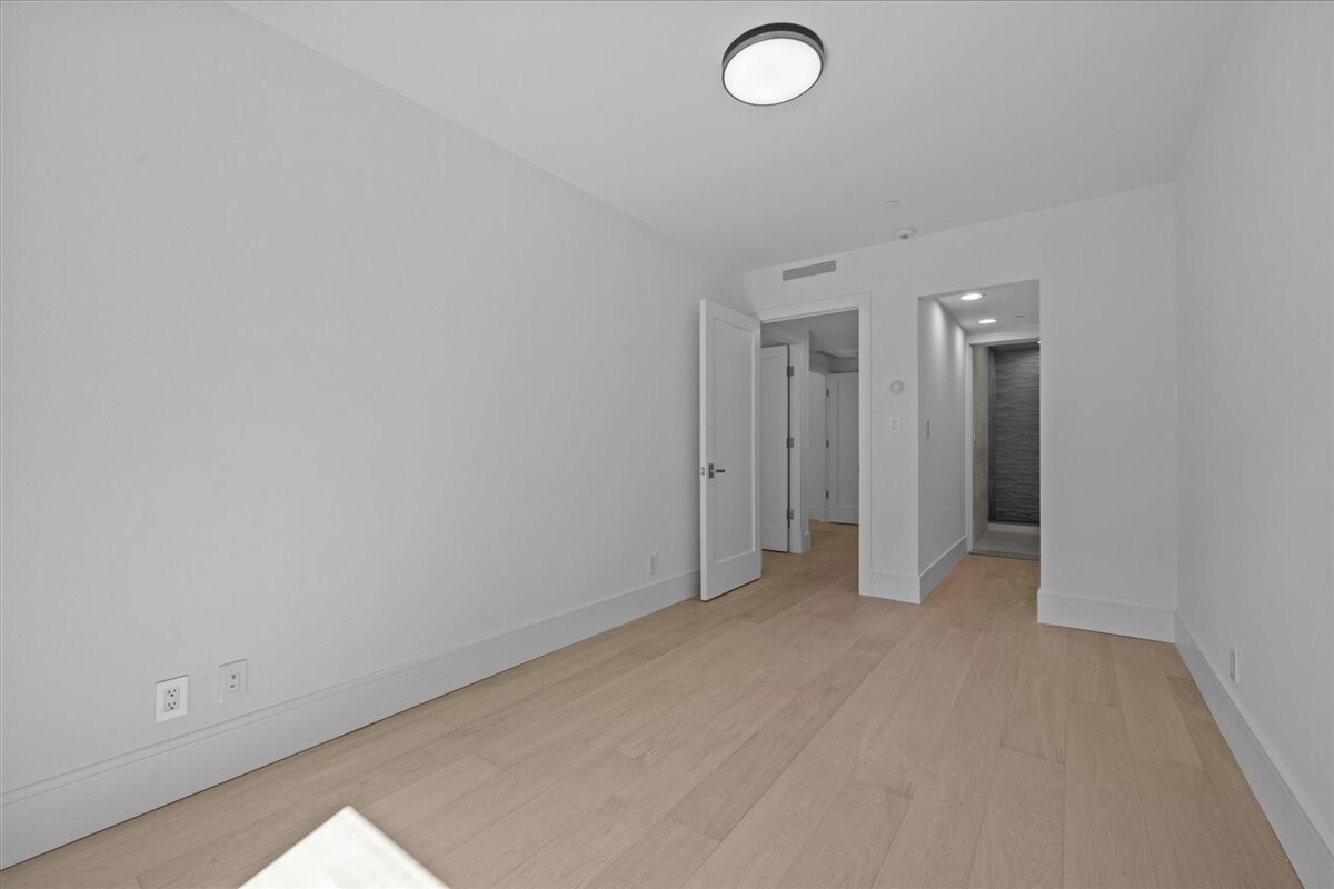 118 MADISON Street 1
