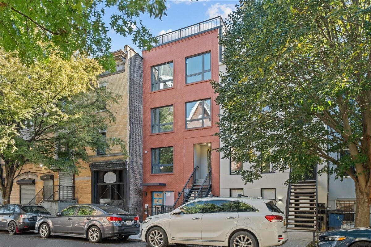 118 MADISON Street 1