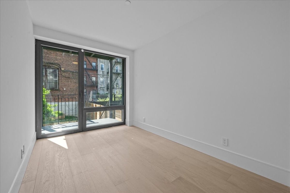 118 MADISON Street 1